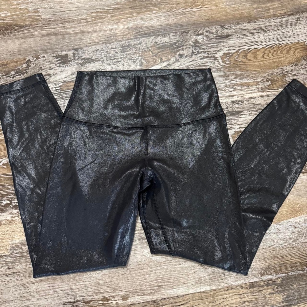 Black align Lululemon high-waisted leggings